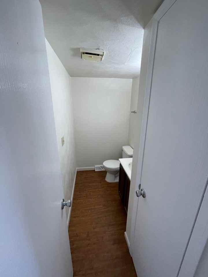 643 W 61st St - Photo 5 of 17