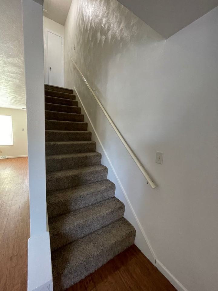 643 W 61st St - Photo 6 of 17