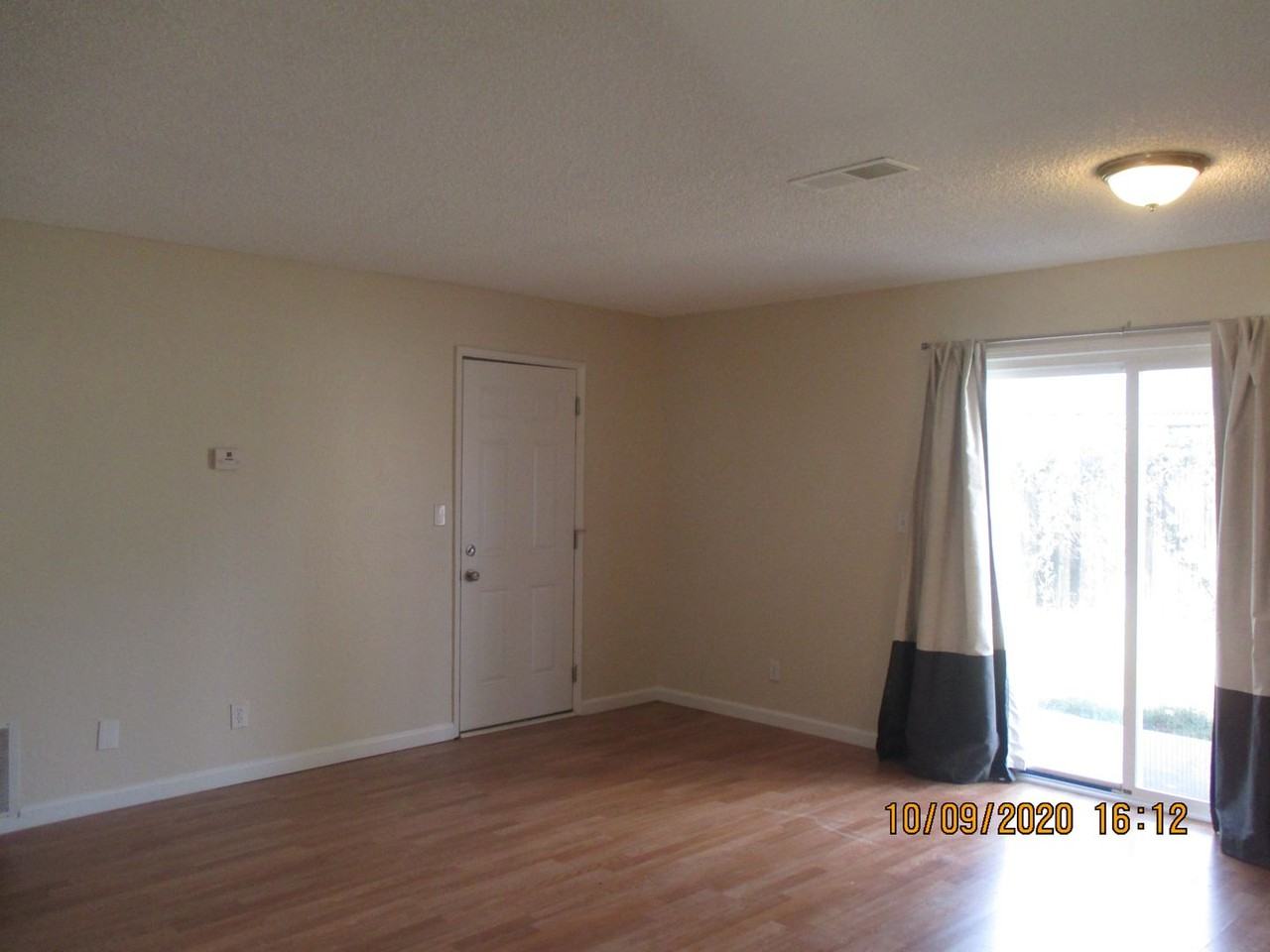 232 Elwood St - Photo 4 of 14