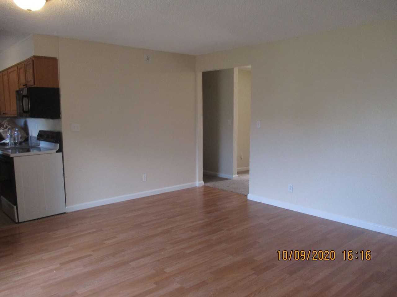 232 Elwood St - Photo 5 of 14