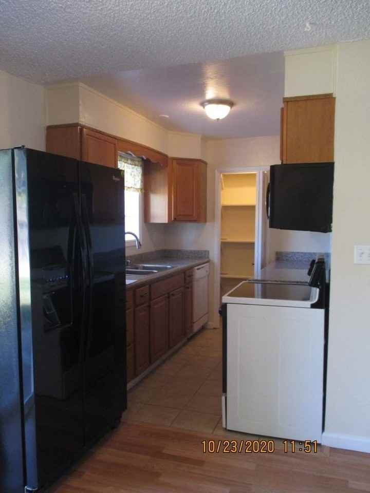 232 Elwood St - Photo 6 of 14