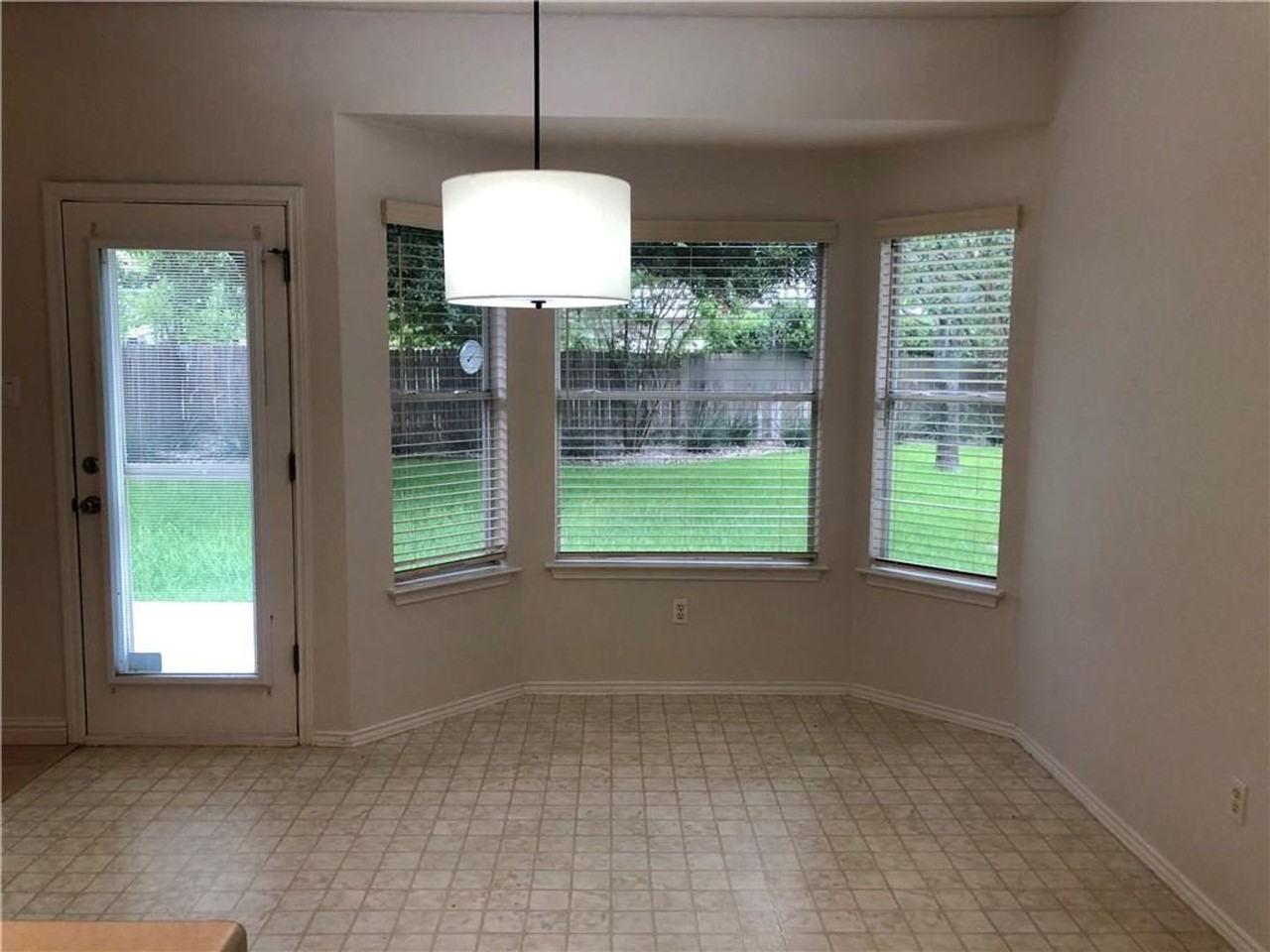 1515 Lochaline Loop - Photo 5 of 12