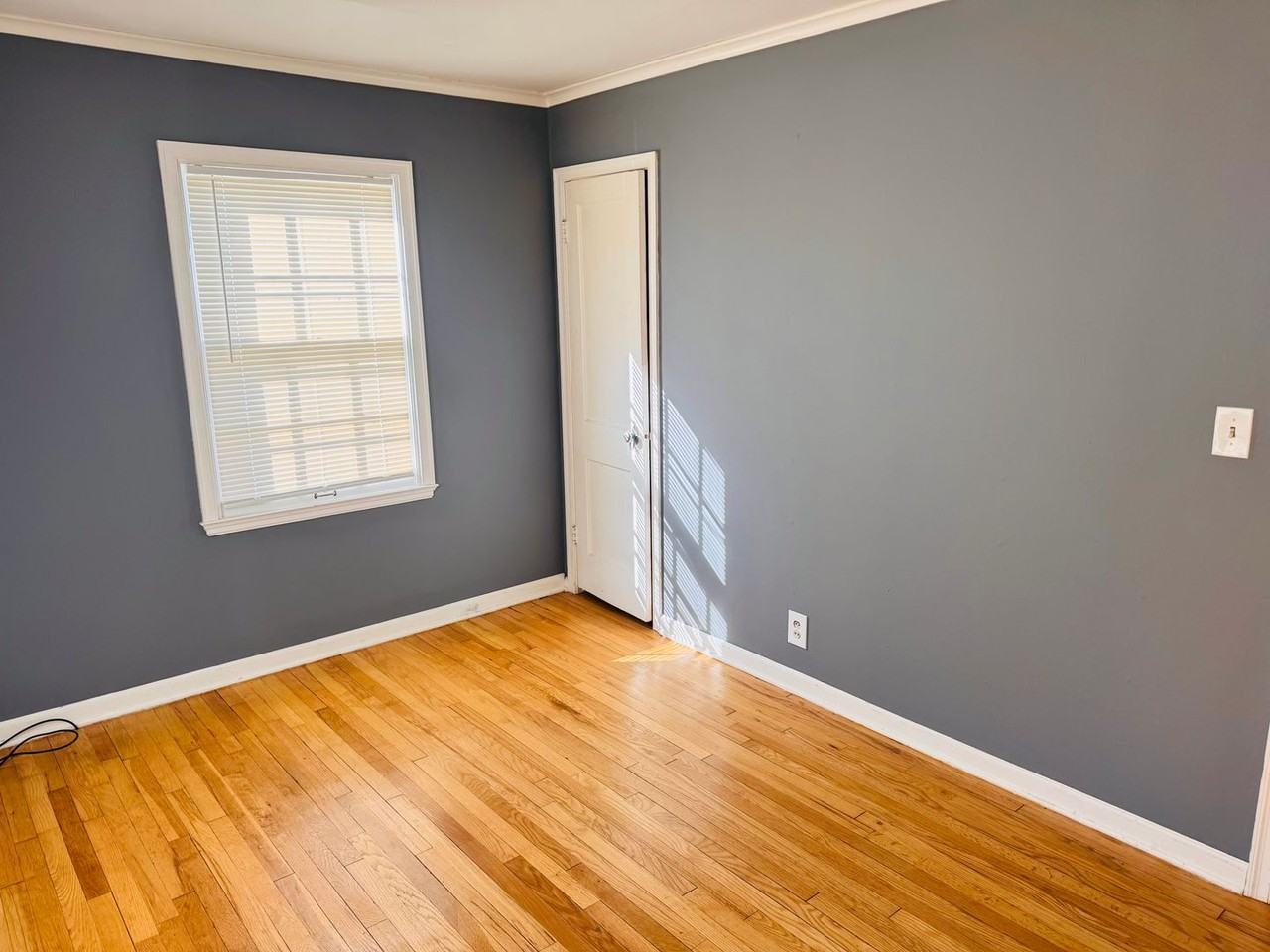 8602 Summit St - Photo 2 of 13