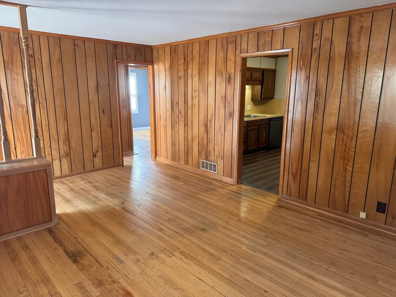 8602 Summit St - Photo 5 of 13