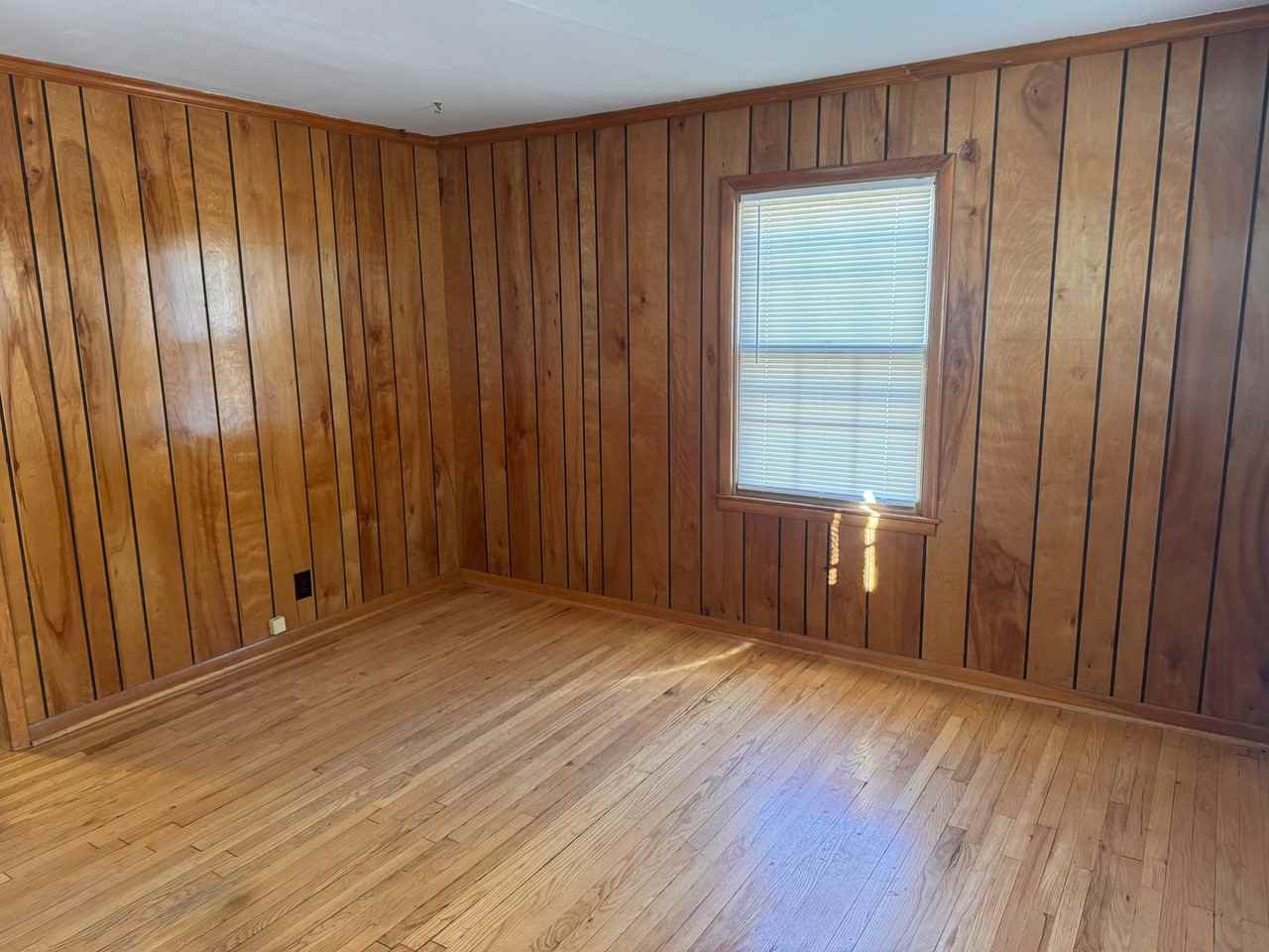 8602 Summit St - Photo 6 of 13