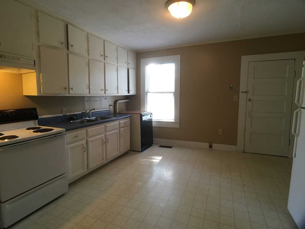 1705 23rd Ave E - Photo 3 of 7