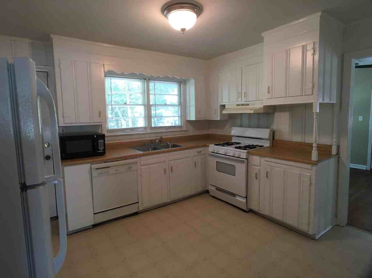 307 32nd Pl E - Photo 2 of 10