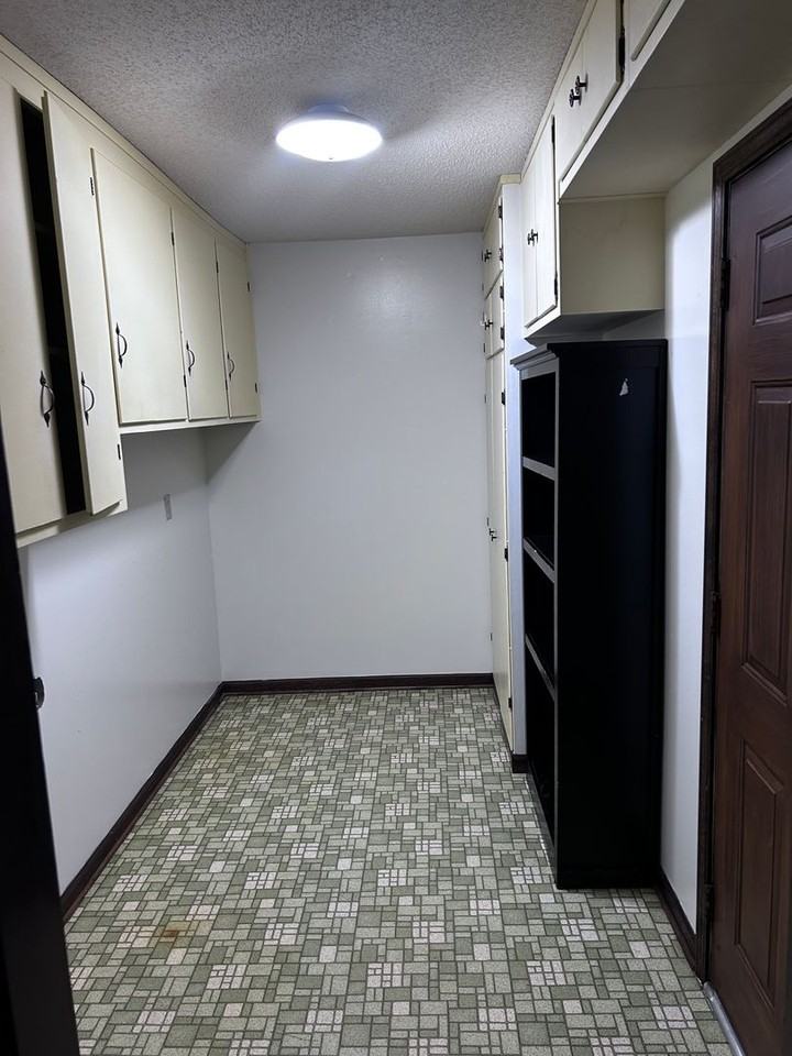 1601 Cedarbrook Dr - Photo 2 of 37