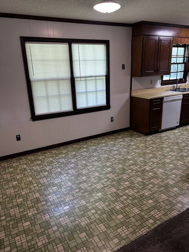 1601 Cedarbrook Dr - Photo 4 of 37