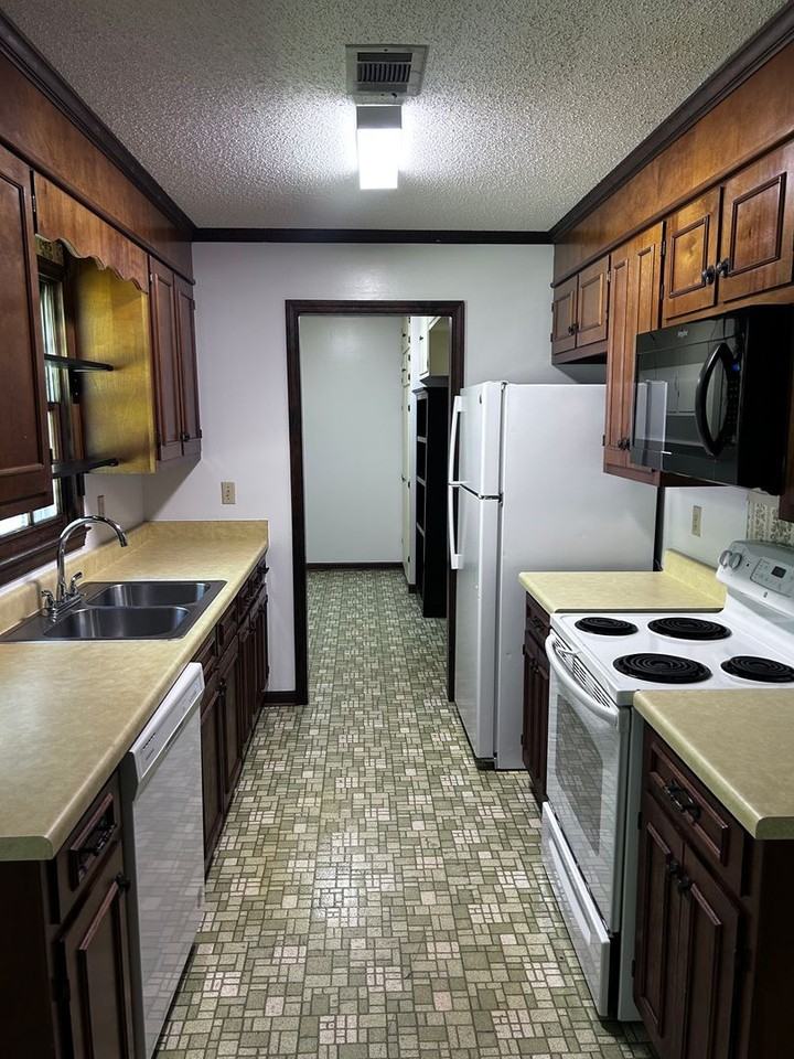 1601 Cedarbrook Dr - Photo 6 of 37