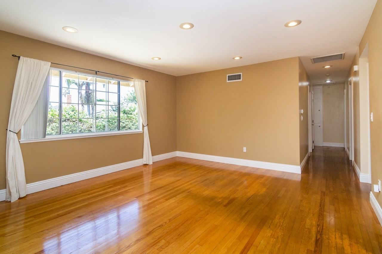 1033 Tapies Ct - Photo 3 of 18