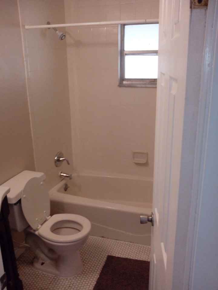 135 W Gardenia Dr - Photo 7 of 10