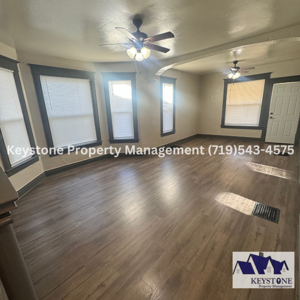 2224 E Routt Ave - Photo 2 of 13