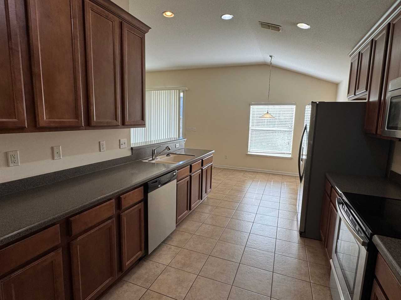 534 Arborwood Dr - Photo 4 of 18