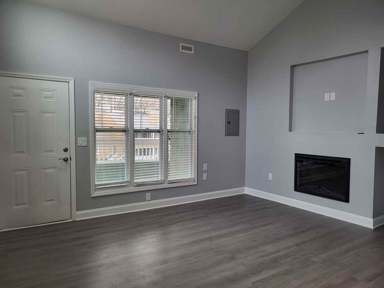 425 W 8th St #96 - Photo 3 of 15