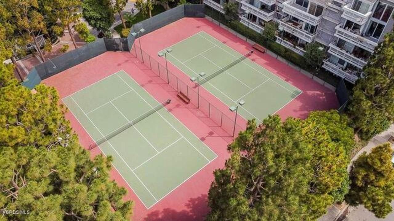 4338 Redwood Ave #B313 - Photo 2 of 29