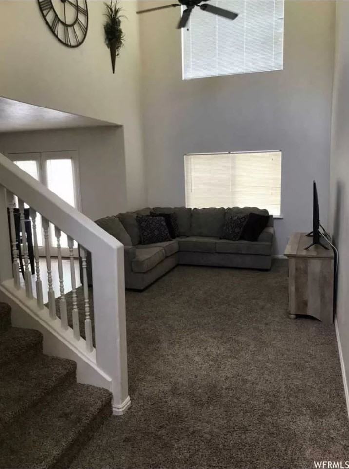 1029 N Plaza Dr - Photo 2 of 20