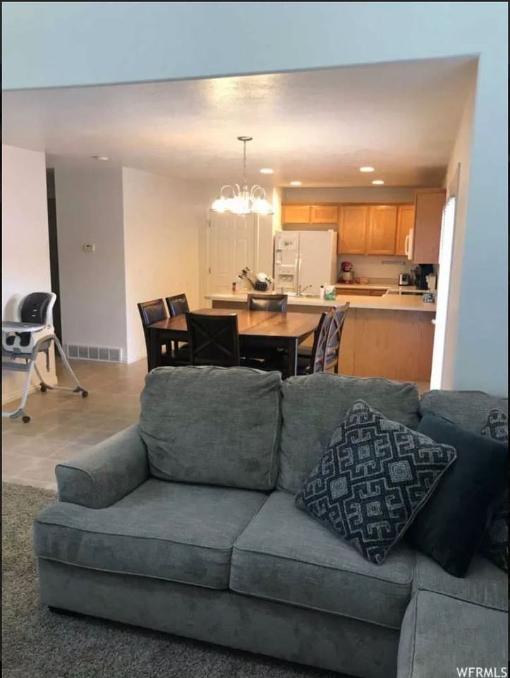 1029 N Plaza Dr - Photo 5 of 20