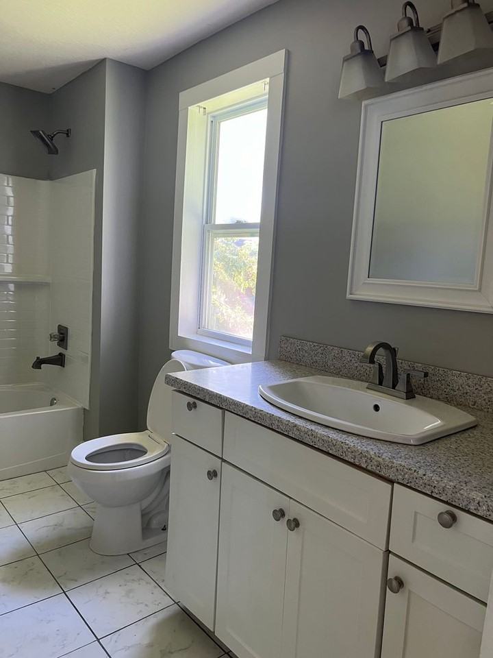 641 W 7th St - Photo 4 of 10