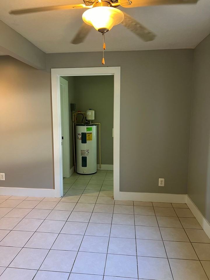 641 W 7th St - Photo 7 of 10