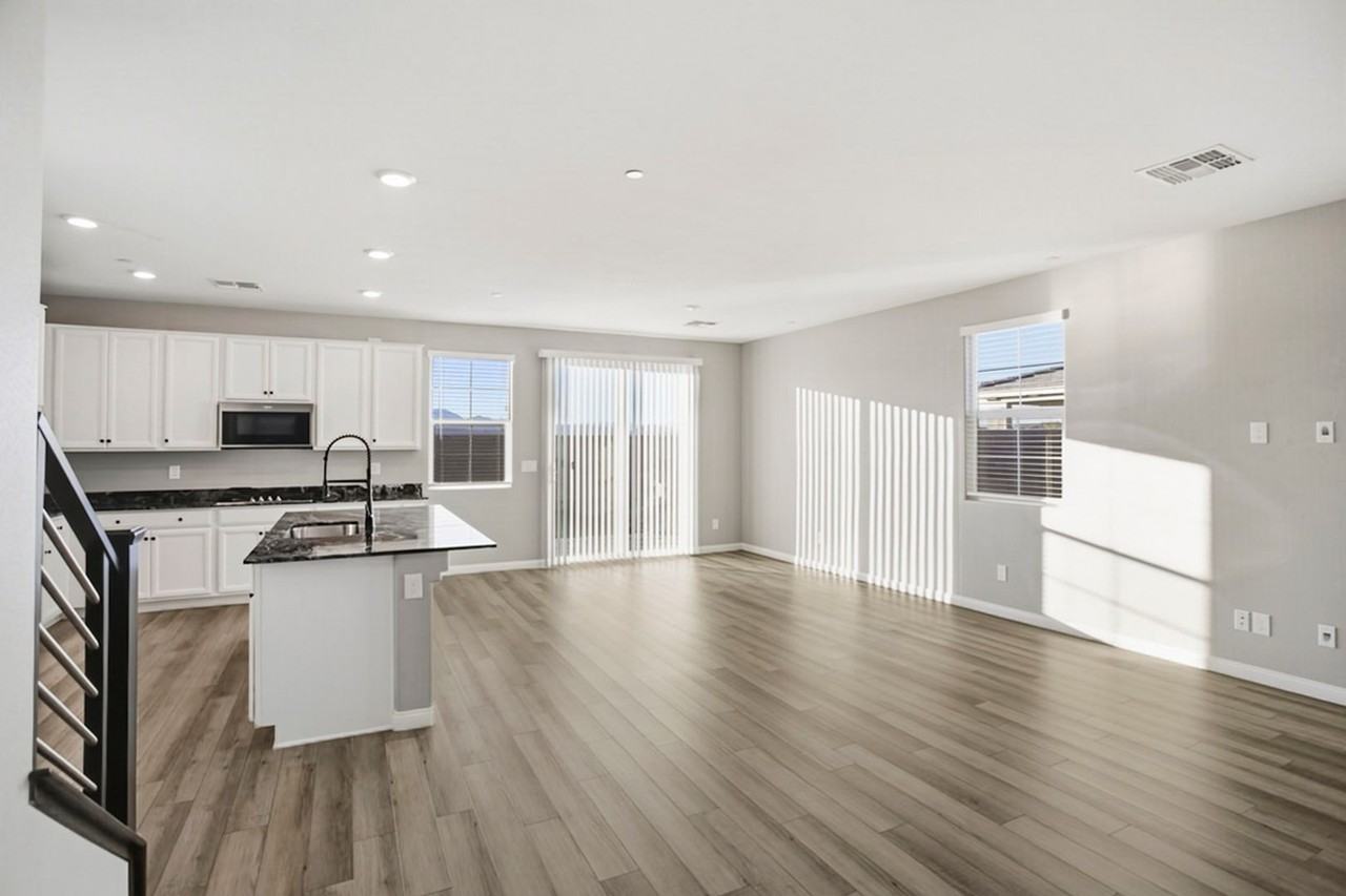 2865 Mincio St - Photo 7 of 33