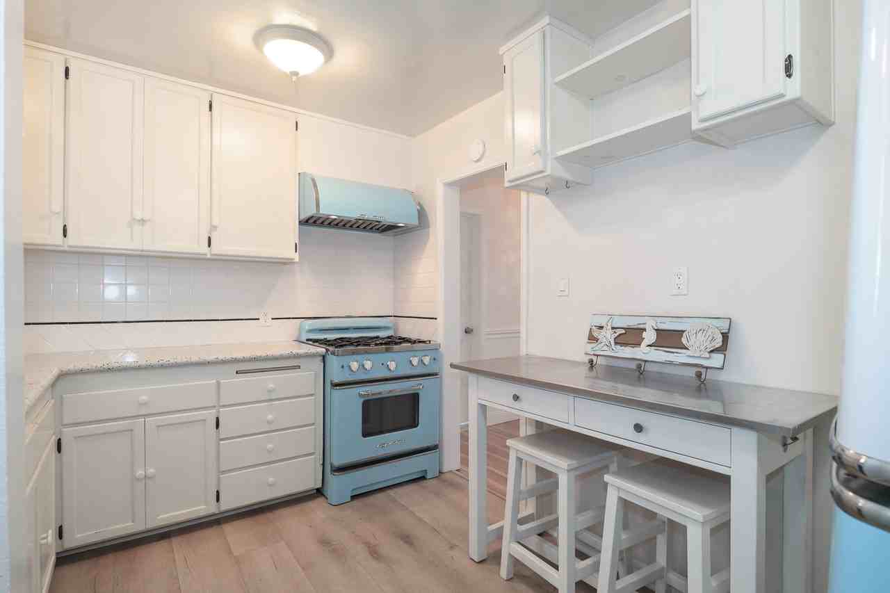 3845 Sunset Ln - Photo 7 of 20