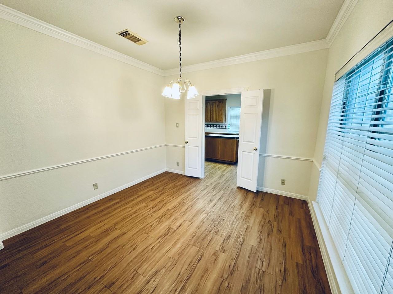 7508 Orrick Dr - Photo 7 of 50