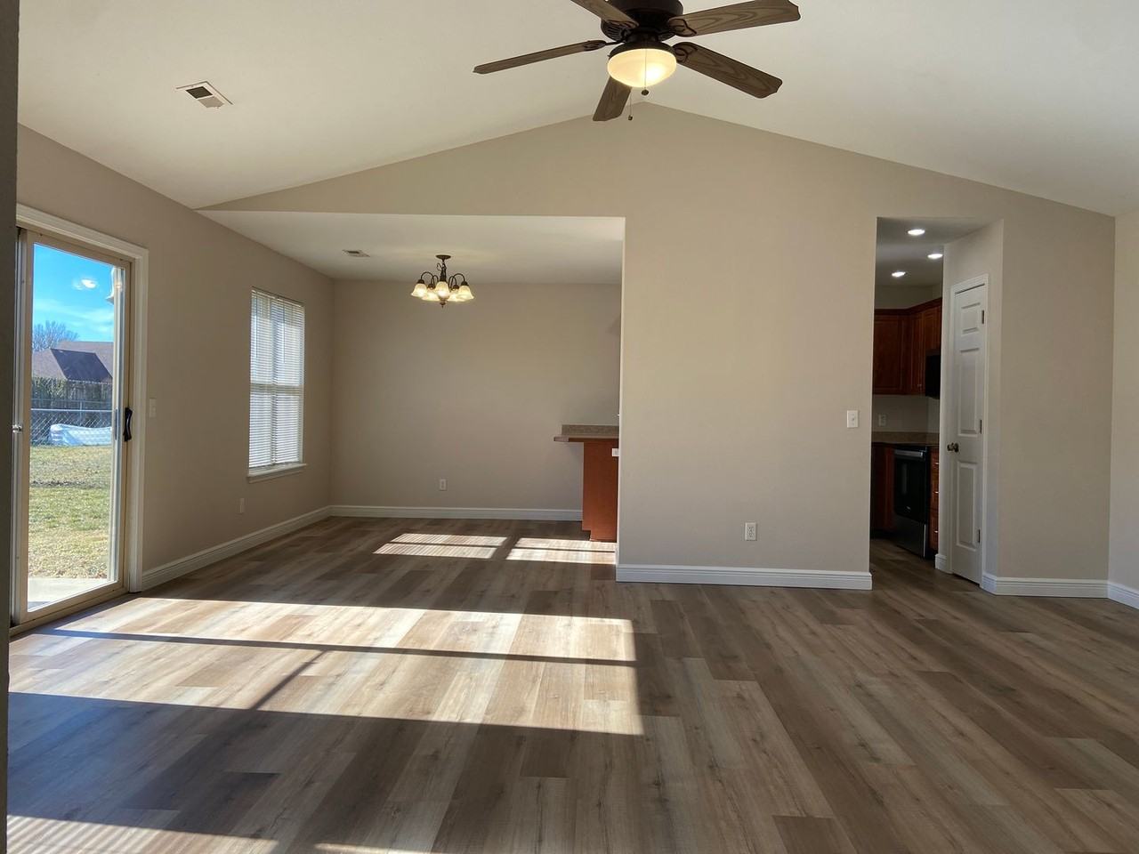 120 Hemlock Ct - Photo 4 of 33