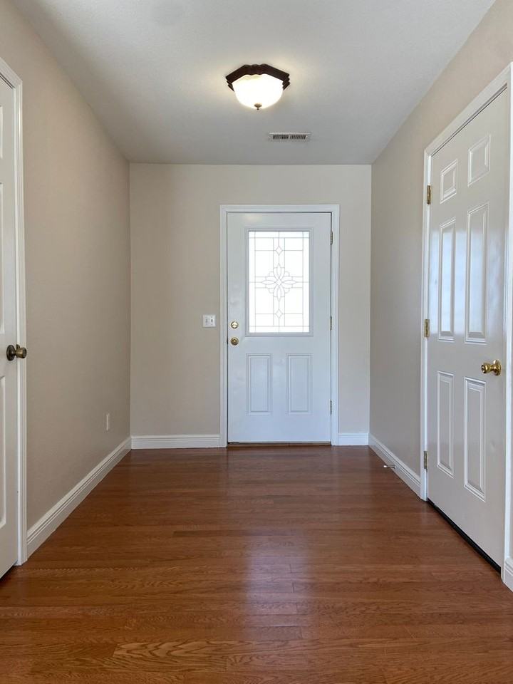 120 Hemlock Ct - Photo 5 of 33