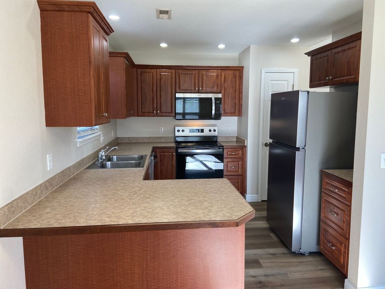 120 Hemlock Ct - Photo 6 of 33