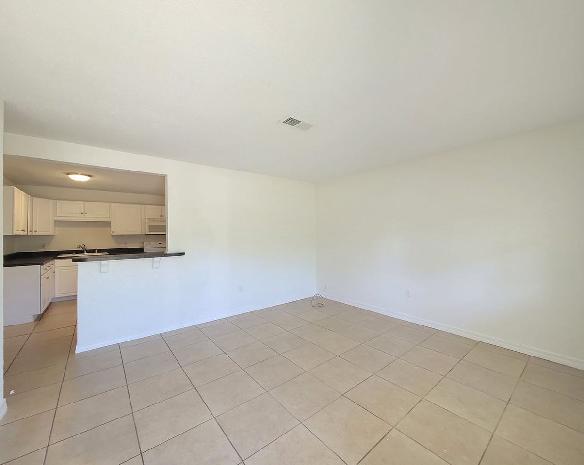 215 Combs Manor Ct Nw - Photo 5 of 21