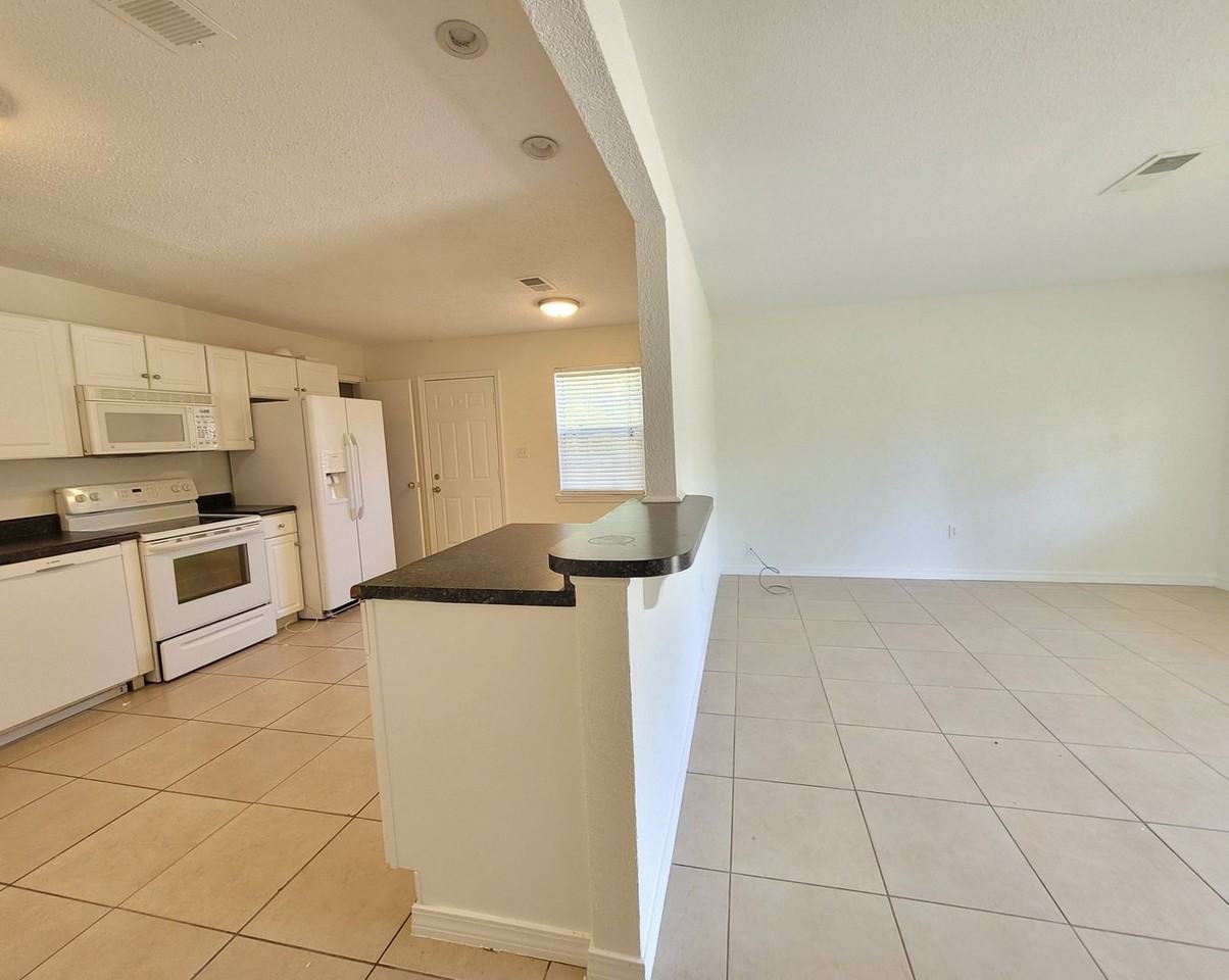 215 Combs Manor Ct Nw - Photo 6 of 21