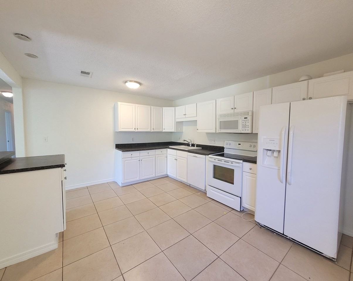 215 Combs Manor Ct Nw - Photo 7 of 21