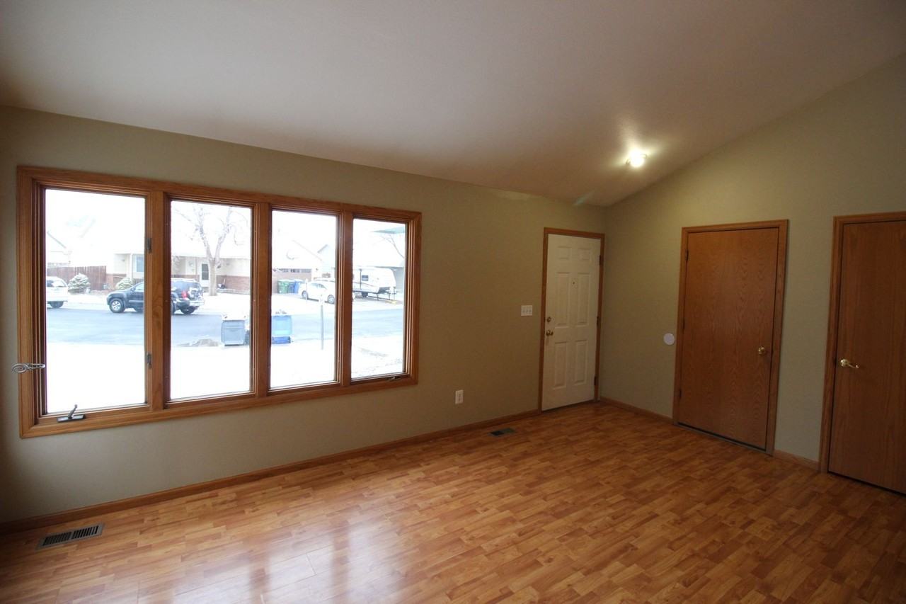 1270 Carlene Dr - Photo 4 of 17