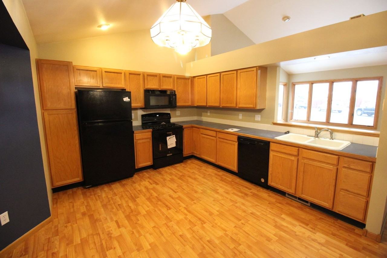 1270 Carlene Dr - Photo 6 of 17