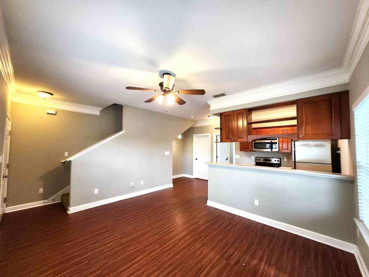 1900 Honolulu Ln - Photo 3 of 33