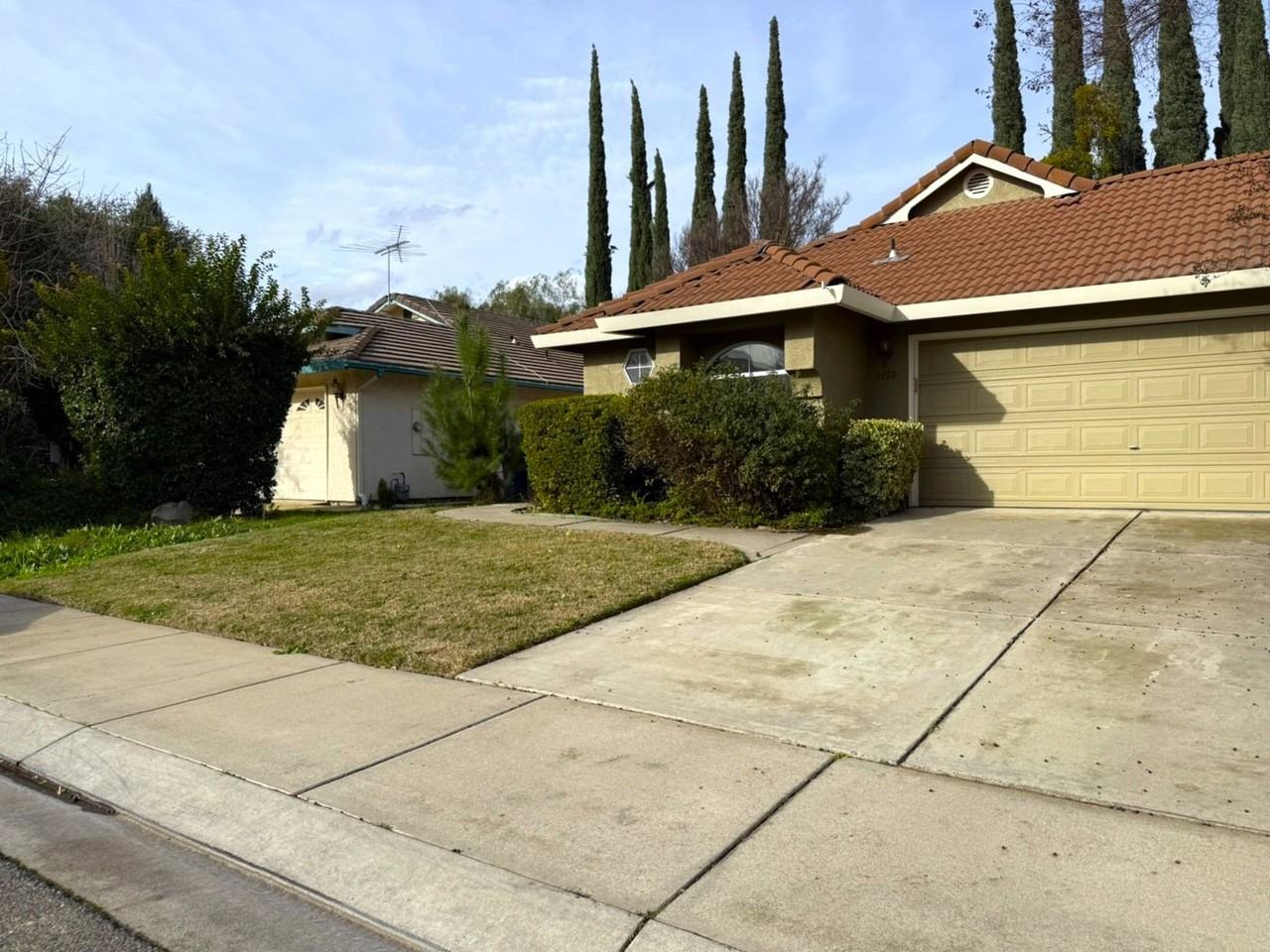 1153 Acapulco Ct - Photo 3 of 28