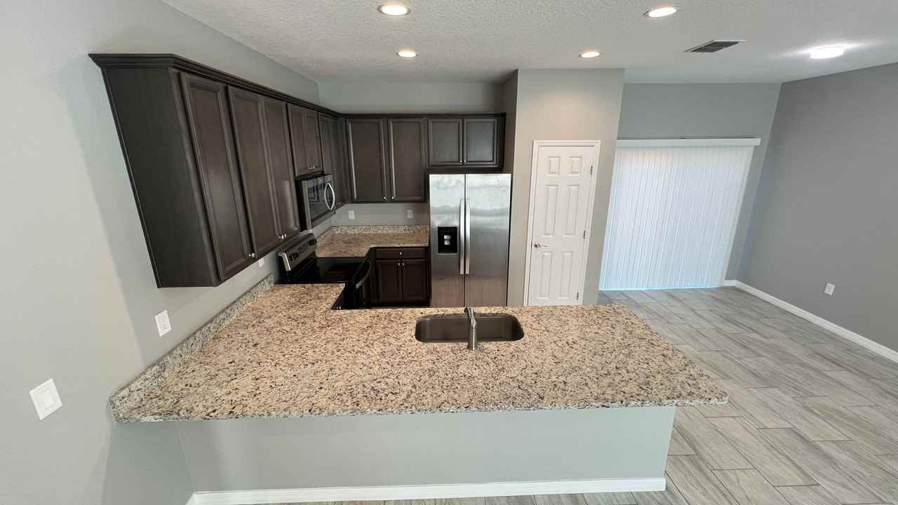 1247 San Matio St Se - Photo 6 of 41