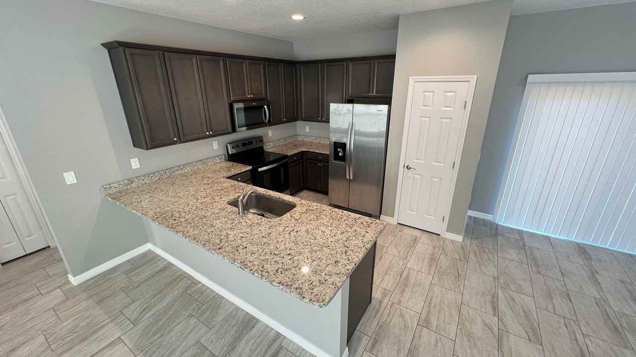 1247 San Matio St Se - Photo 7 of 41