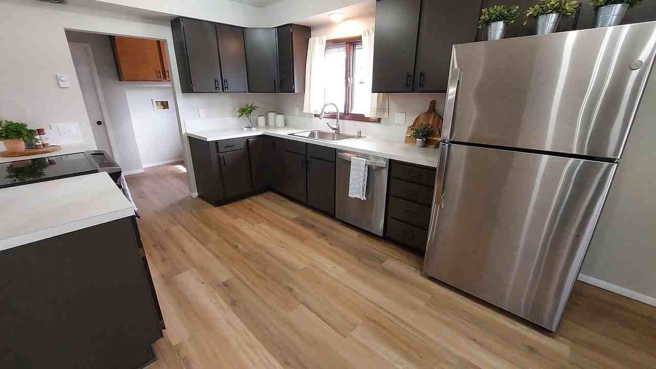 7805 51st Ave Ne - Photo 2 of 8