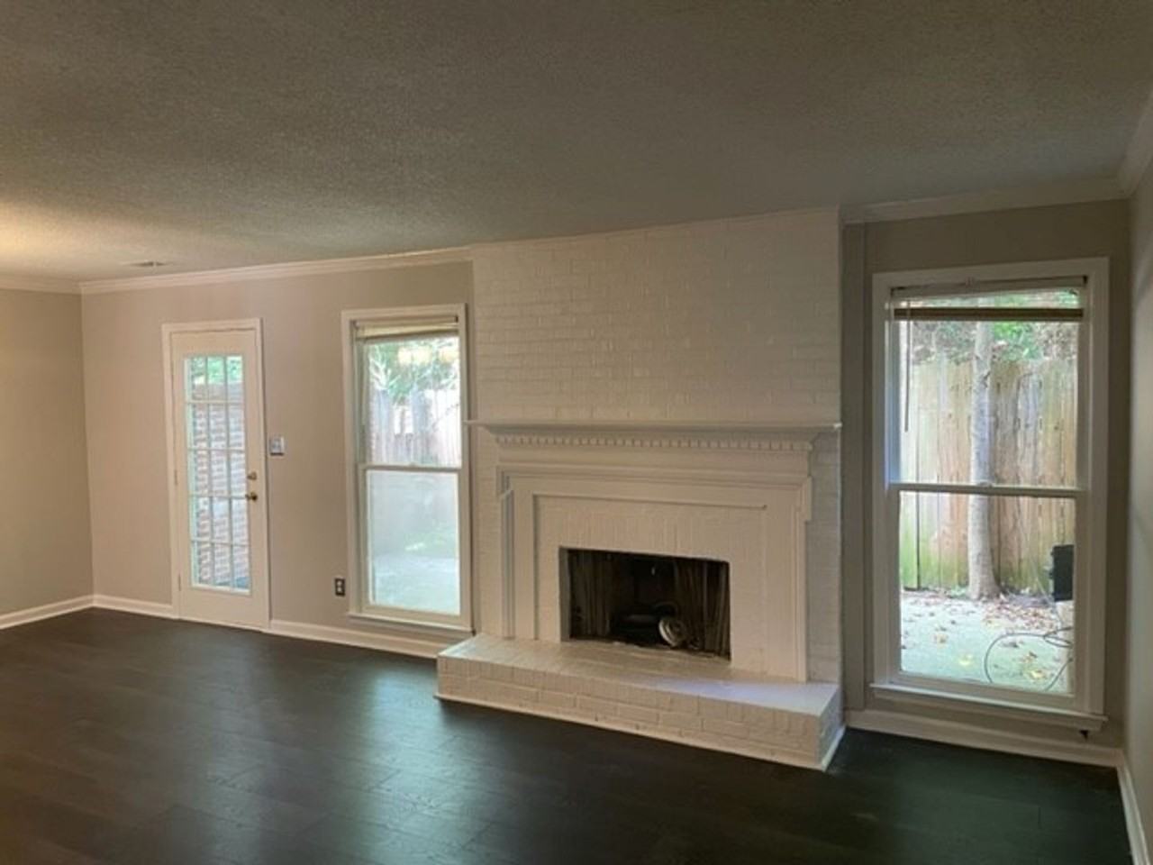 2128 Montreat Dr - Photo 4 of 21