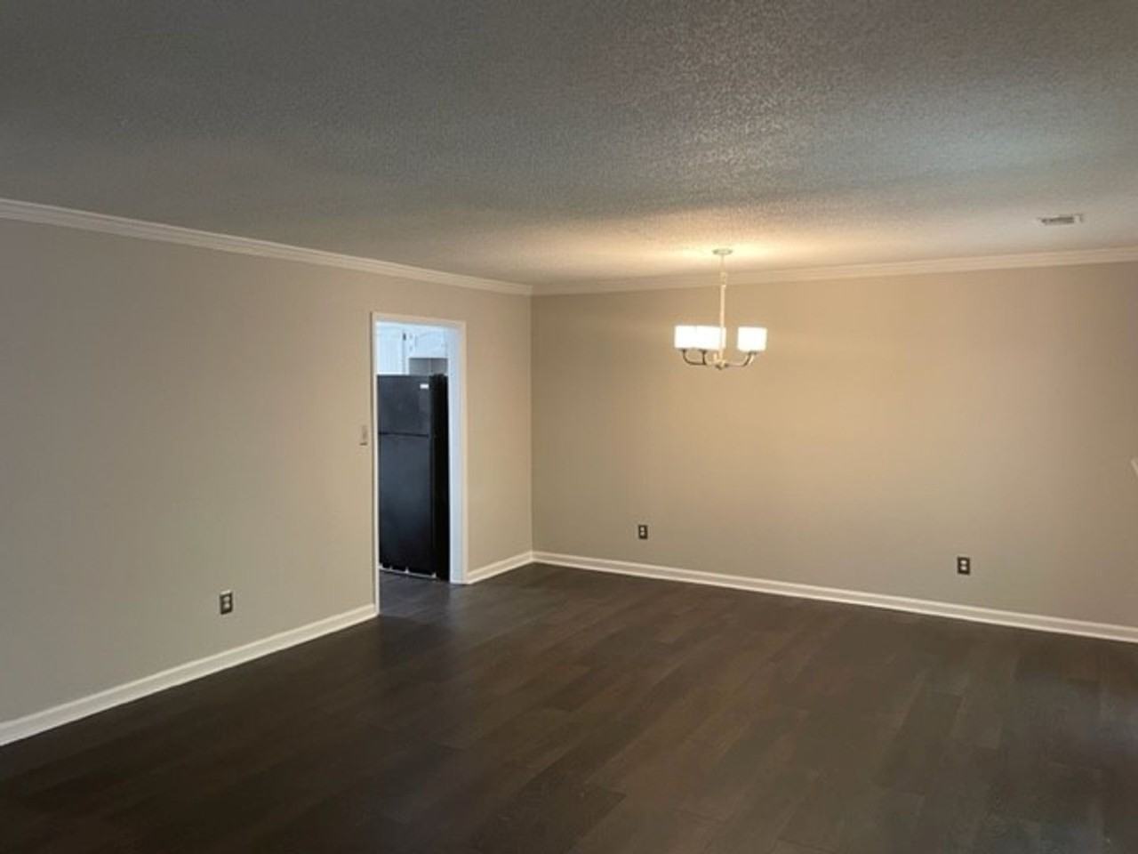 2128 Montreat Dr - Photo 5 of 21