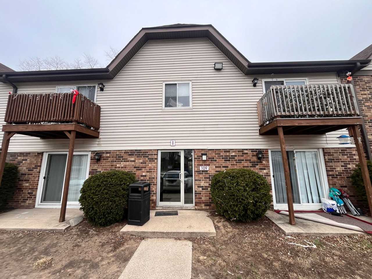 109 Scarborough Ct - Photo 2 of 7