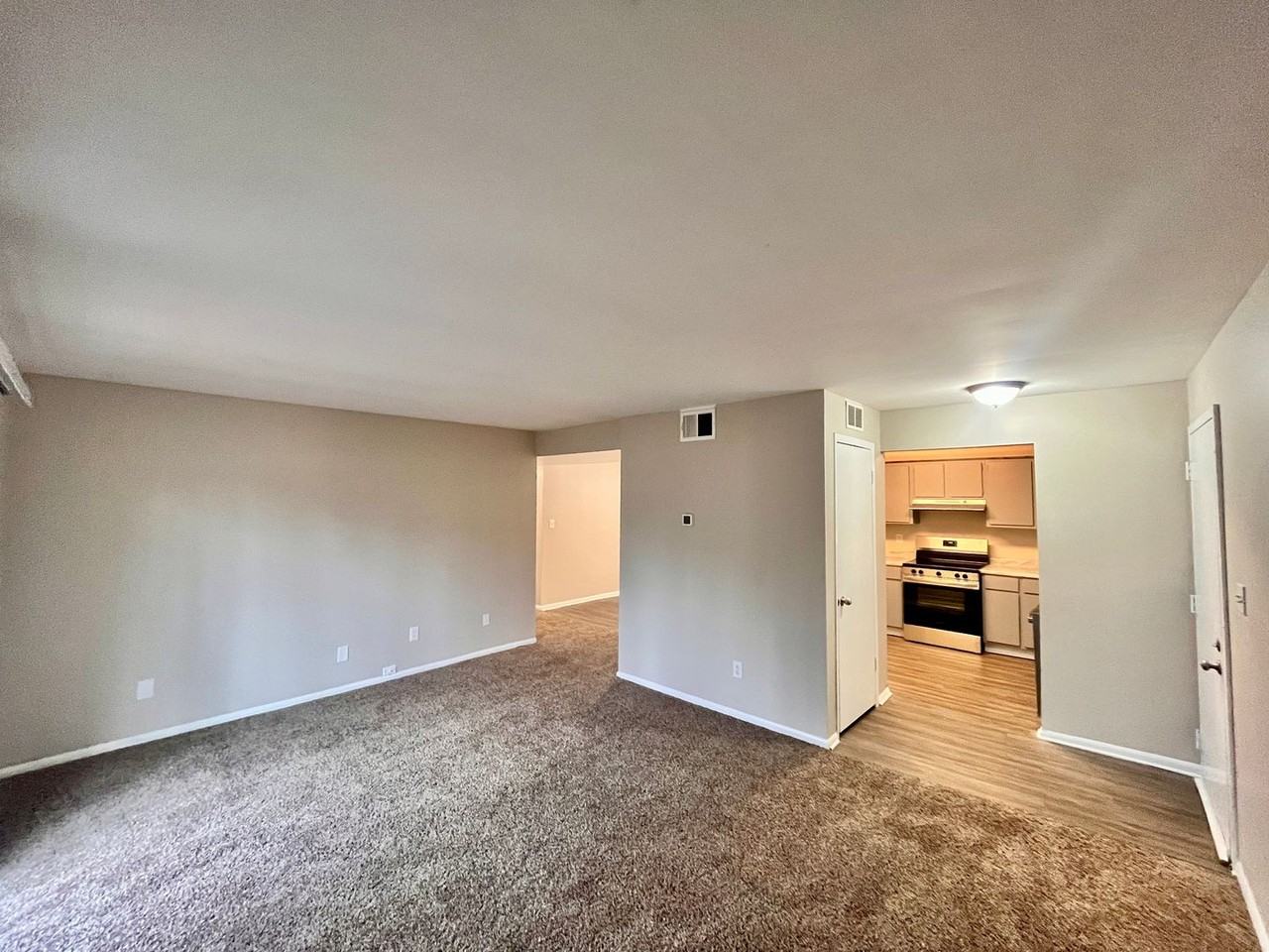 109 Scarborough Ct - Photo 6 of 7