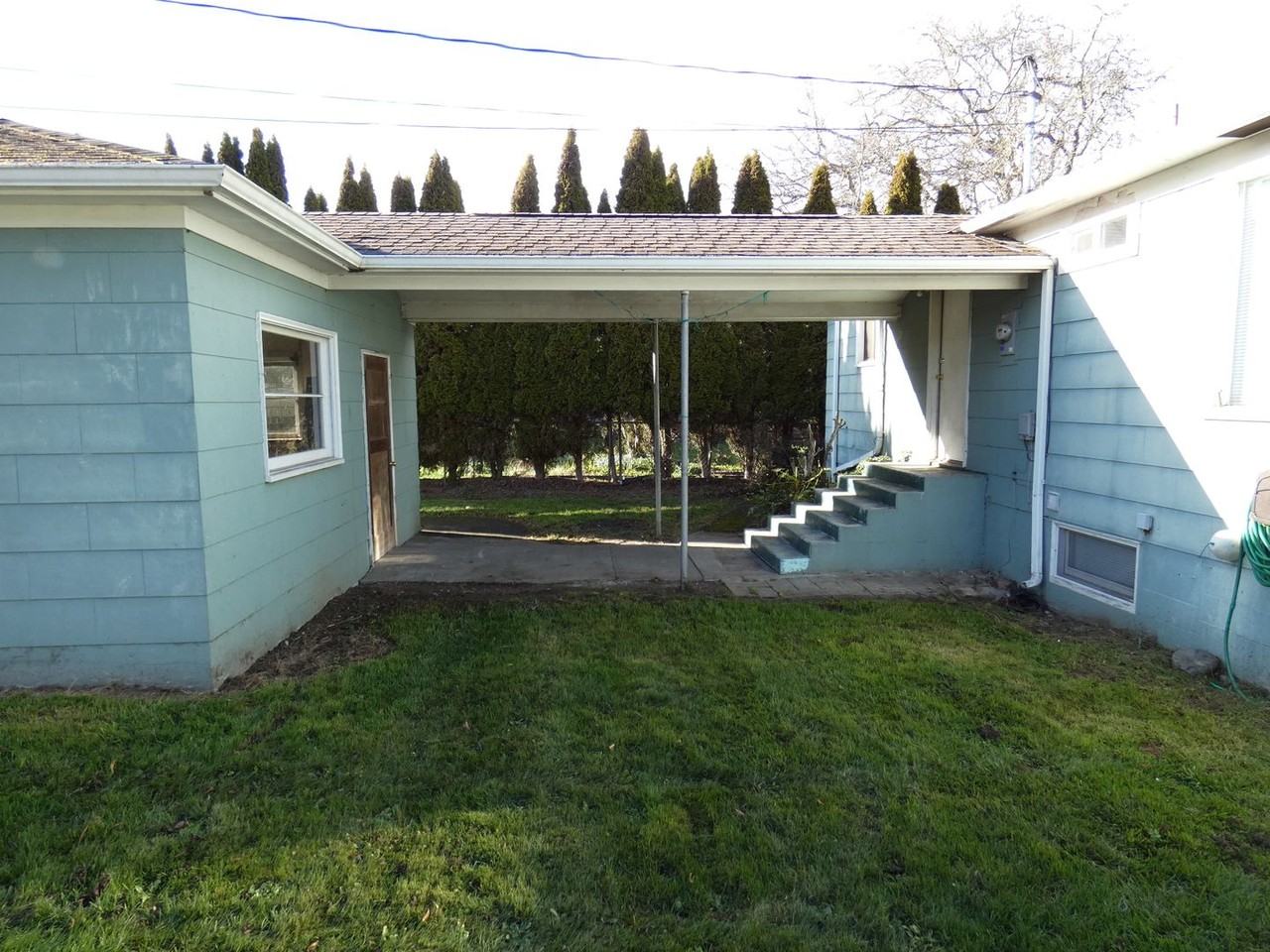 822 E 7th St - Photo 3 of 25