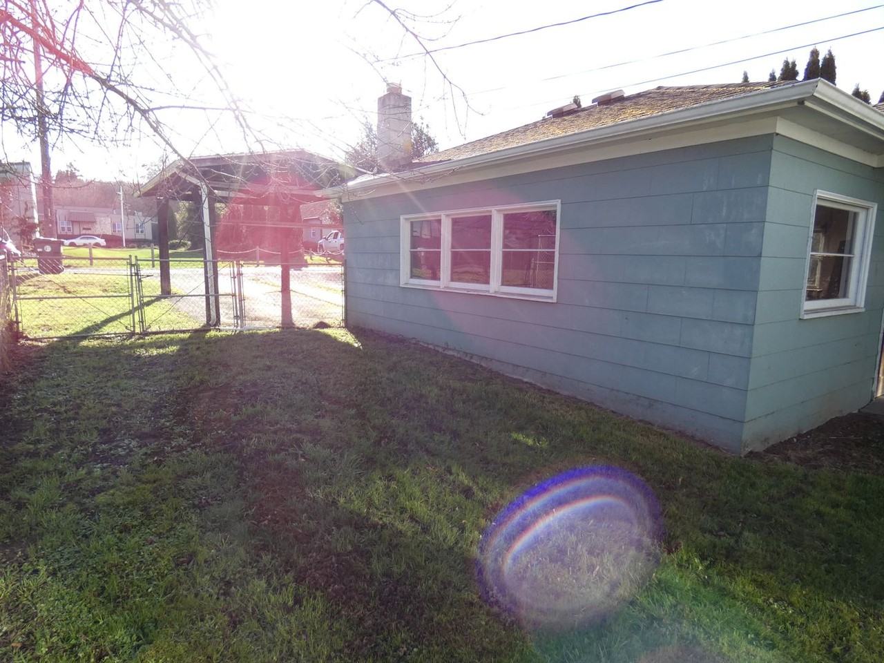 822 E 7th St - Photo 4 of 25