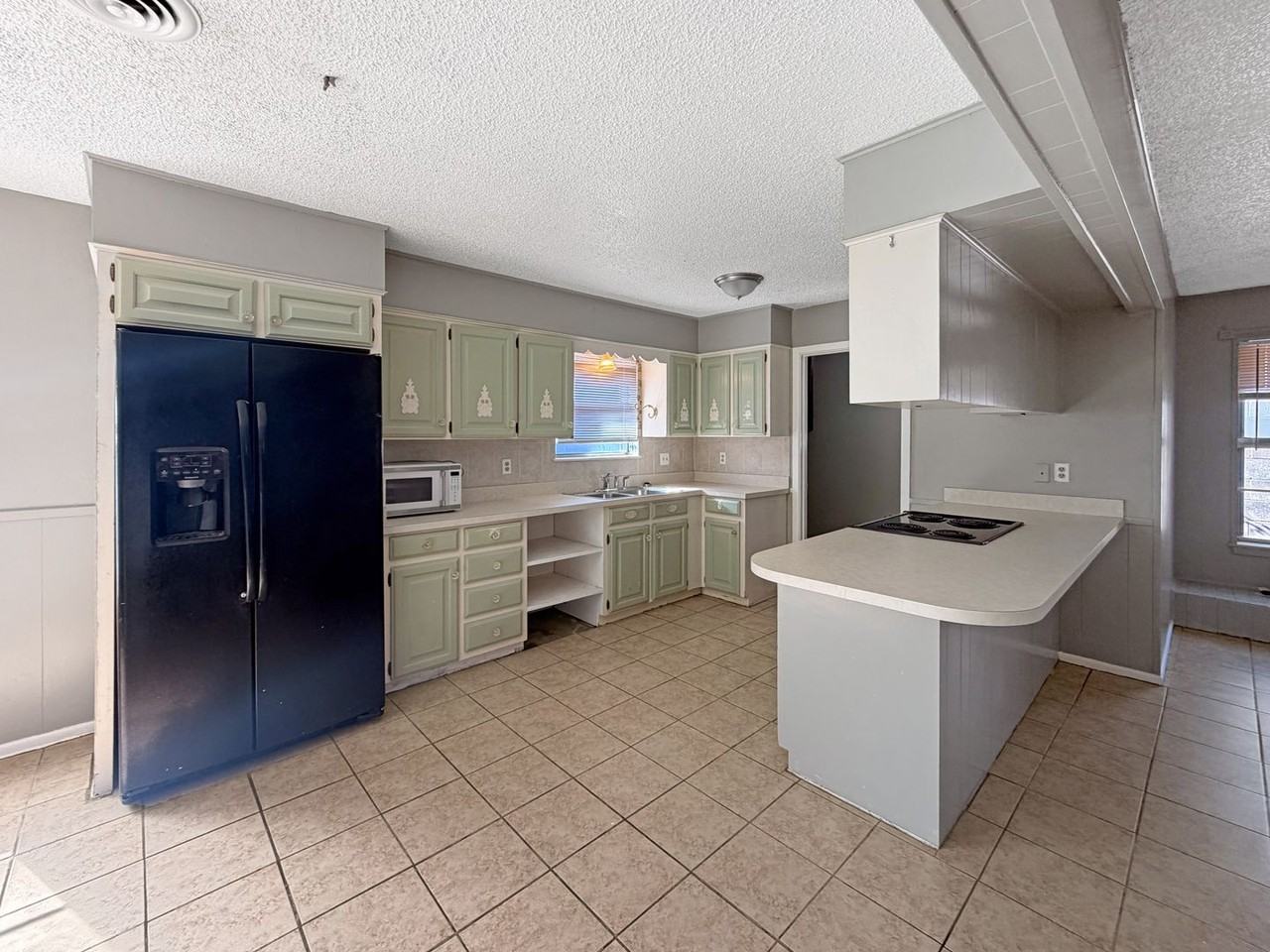 801 W Cochiti Ave - Photo 4 of 10