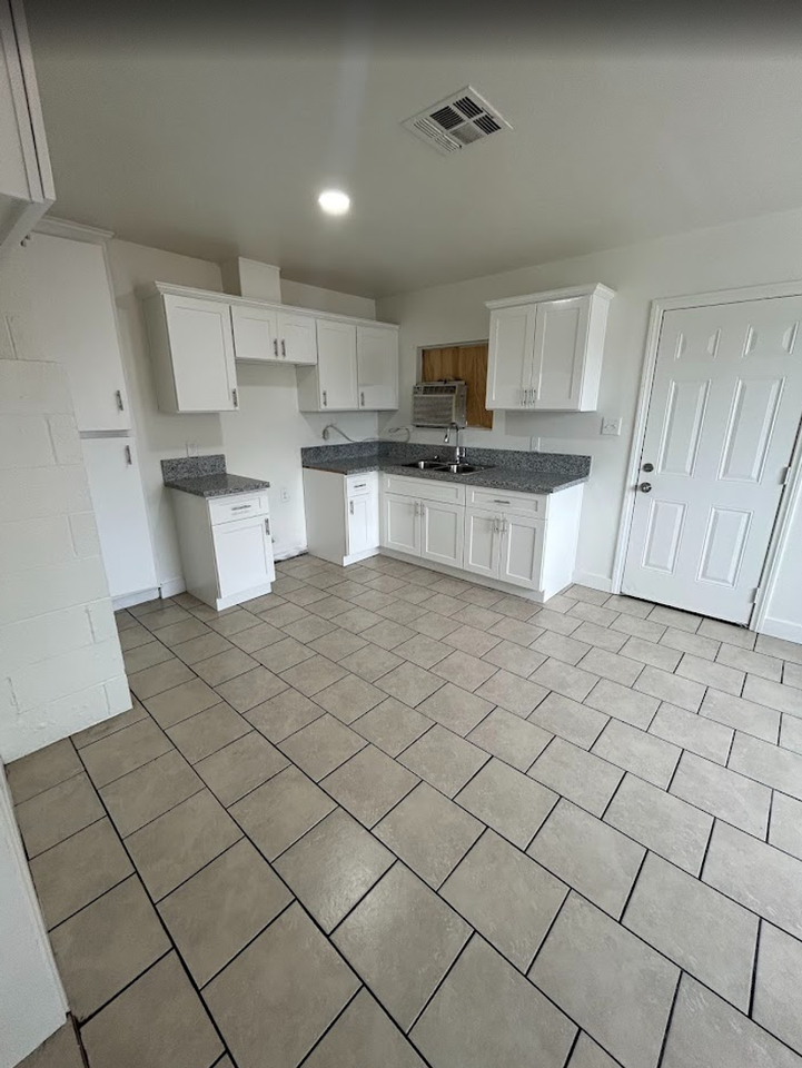 1004 Mccurdy Dr - Photo 3 of 15