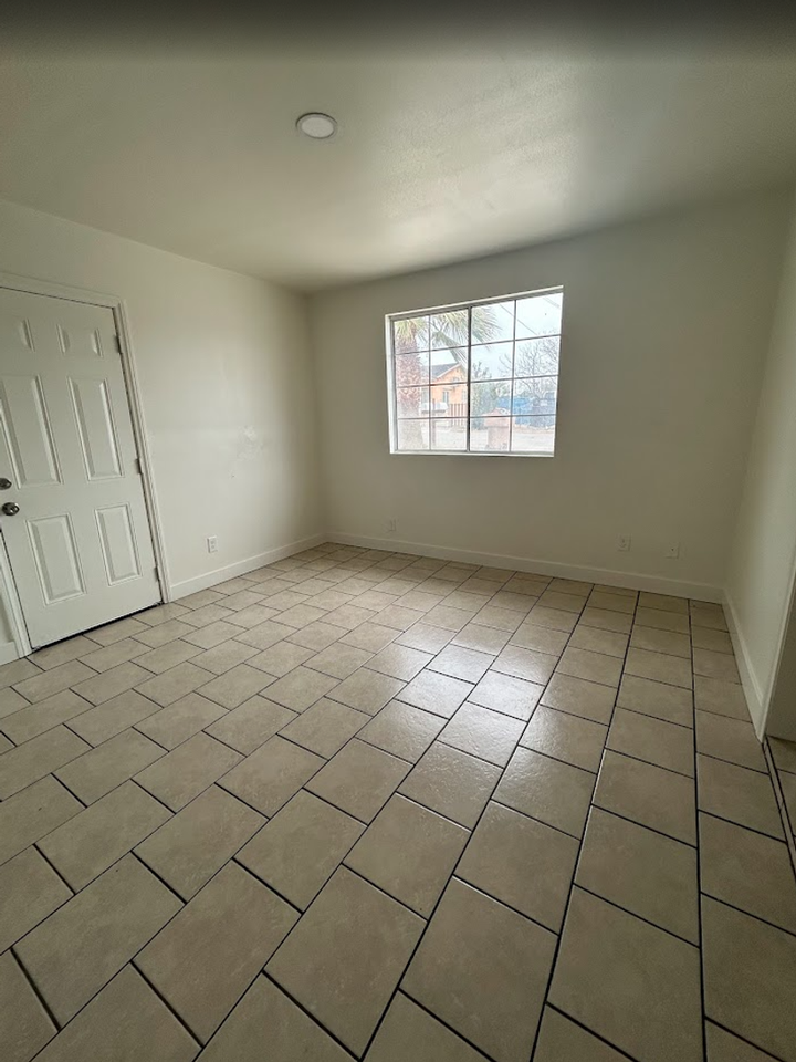 1004 Mccurdy Dr - Photo 4 of 15