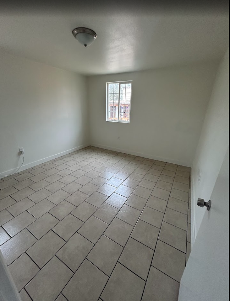 1004 Mccurdy Dr - Photo 7 of 15